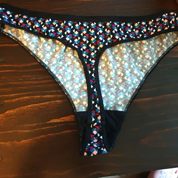 NWOT Déesse Thongs (Penn) - Picture 8 of 10